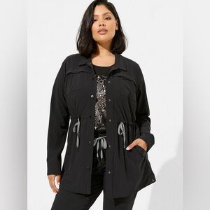 Torrid Happy Camper Black Stretch Woven Anorak Jacket - Size 26 (4)